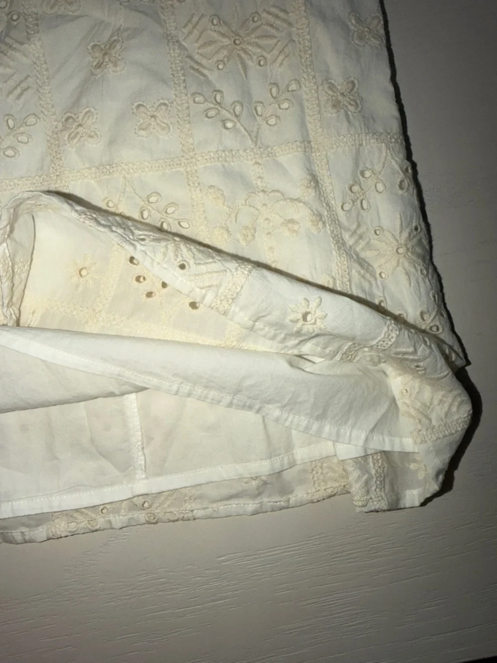 Zara lightweight eyelet